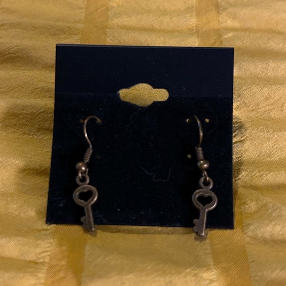 BRAND NEW Copper Colored Key Earrings - Picture 1 of 3